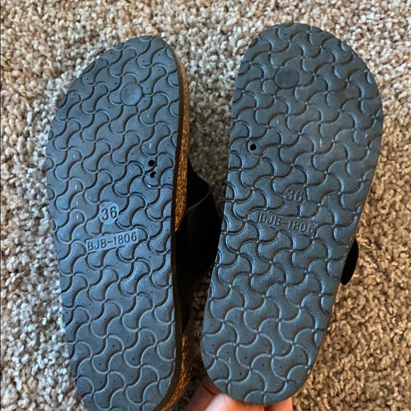 Women’s size 5.5 Top Moda black sandals - Picture 3 of 3